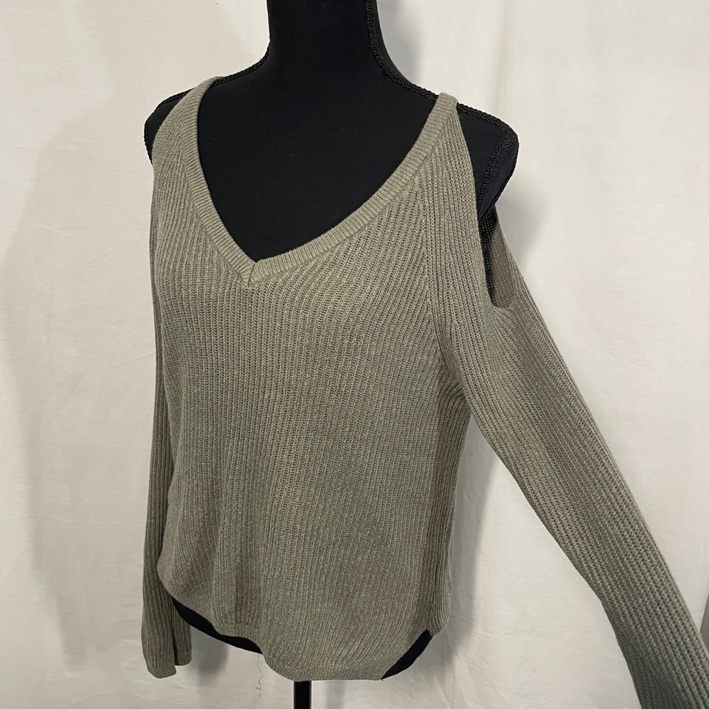 GARAGE Medium green shoulder-less sweater top